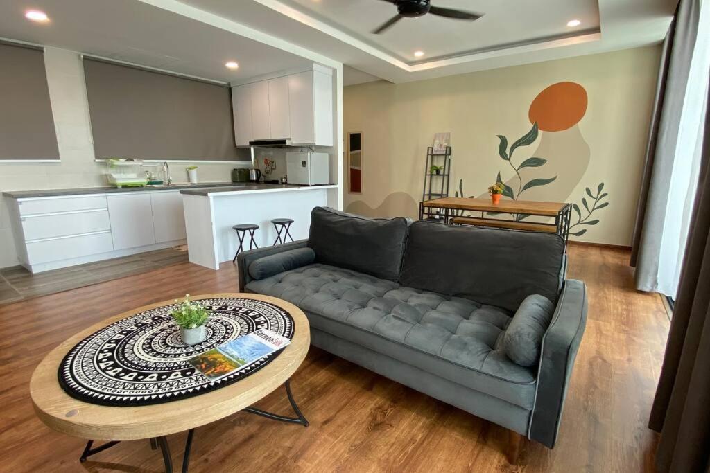 #1.3 Cozy 7Pax Large Beds 2B1R Vivacity Kuching Jazz Suites Exteriör bild