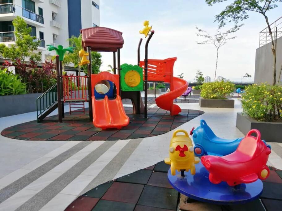 #1.3 Cozy 7Pax Large Beds 2B1R Vivacity Kuching Jazz Suites Exteriör bild