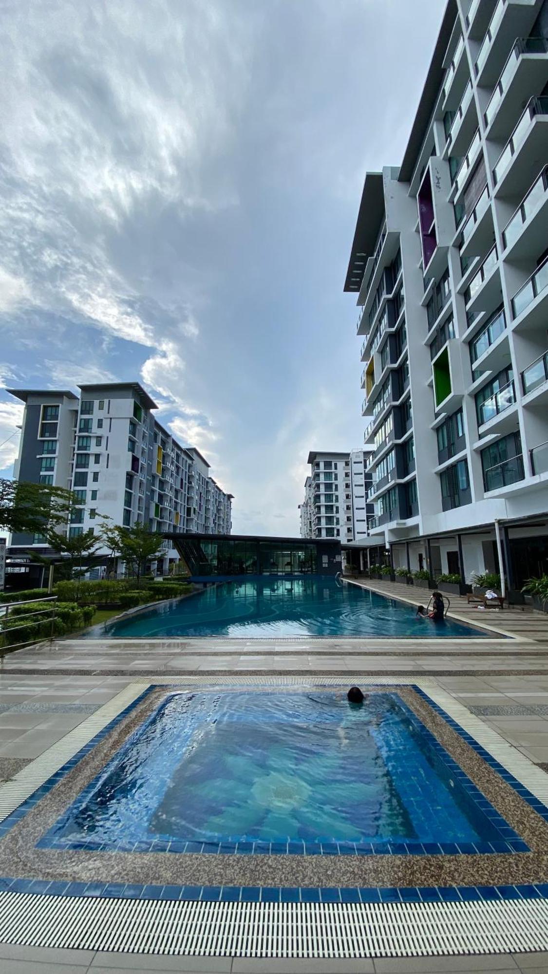 #1.3 Cozy 7Pax Large Beds 2B1R Vivacity Kuching Jazz Suites Exteriör bild